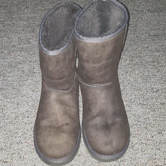 Gray Ugg Short Classic boots size 9 - Picture 1 of 7